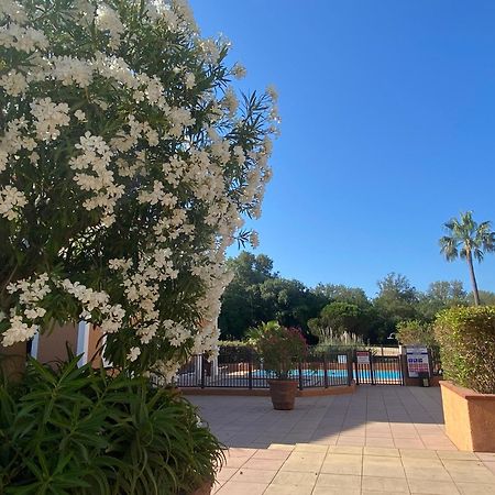 2 Bedrooms, 15 Min Walk To Beach, Ac, Pool & Fiber Internet In A Quiet, Private Gated Domain 5Kms To St Tropez كوغولين المظهر الخارجي الصورة