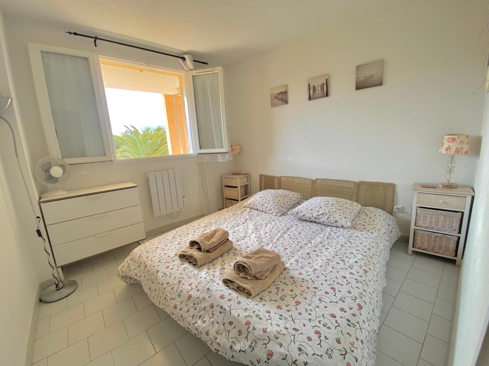 2 Bedrooms, 15 Min Walk To Beach, Ac, Pool & Fiber Internet In A Quiet, Private Gated Domain 5Kms To St Tropez كوغولين المظهر الخارجي الصورة