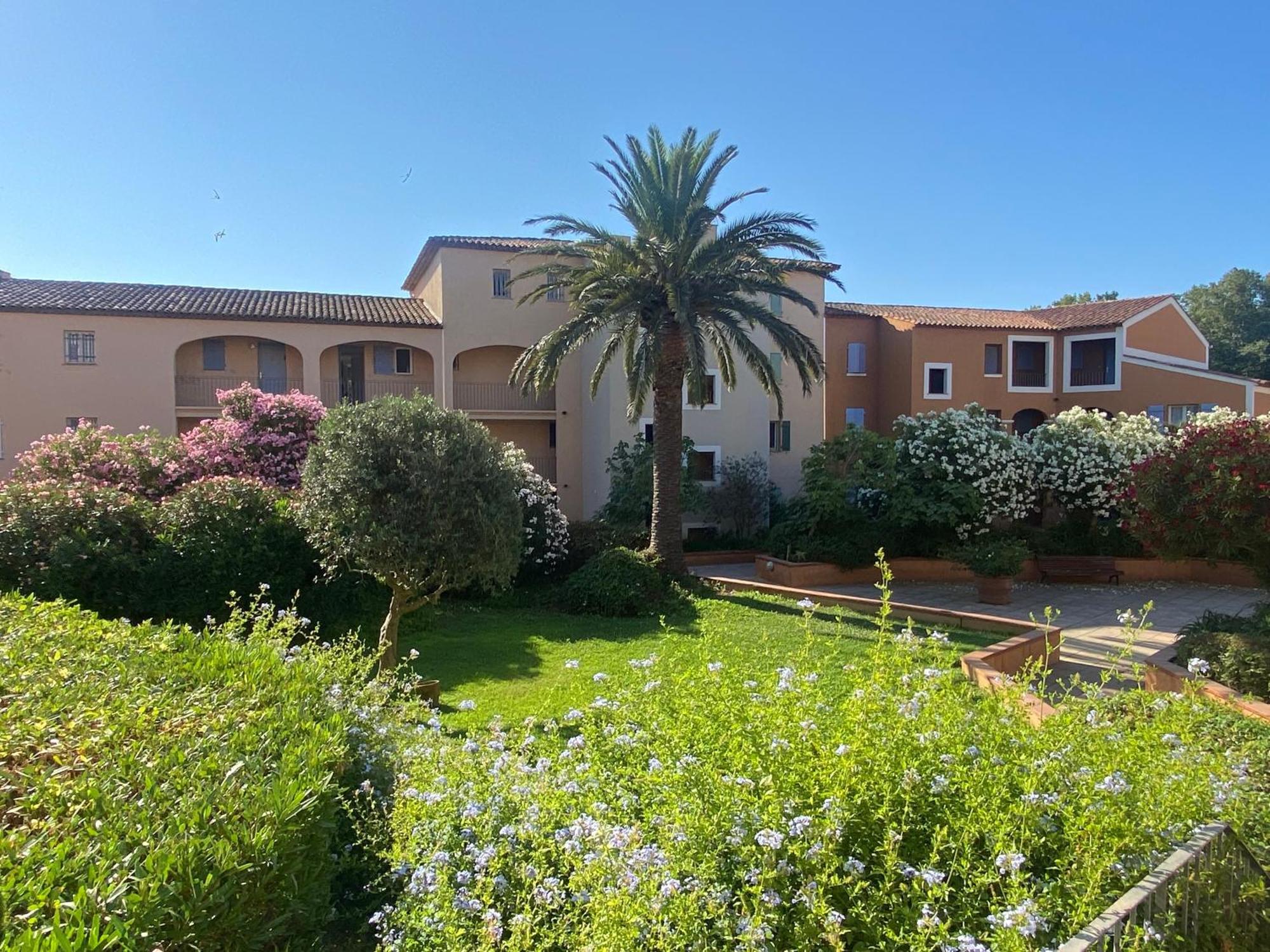 2 Bedrooms, 15 Min Walk To Beach, Ac, Pool & Fiber Internet In A Quiet, Private Gated Domain 5Kms To St Tropez كوغولين المظهر الخارجي الصورة